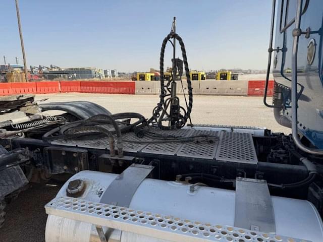 Image of Kenworth T800 equipment image 3