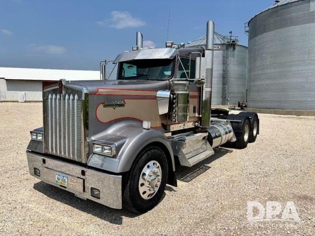 Image of Kenworth W900 equipment image 2