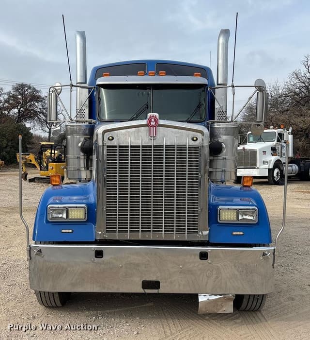 Image of Kenworth W900 equipment image 1