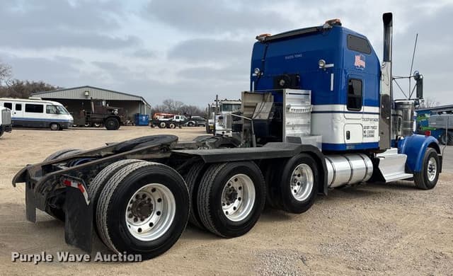 Image of Kenworth W900 equipment image 4