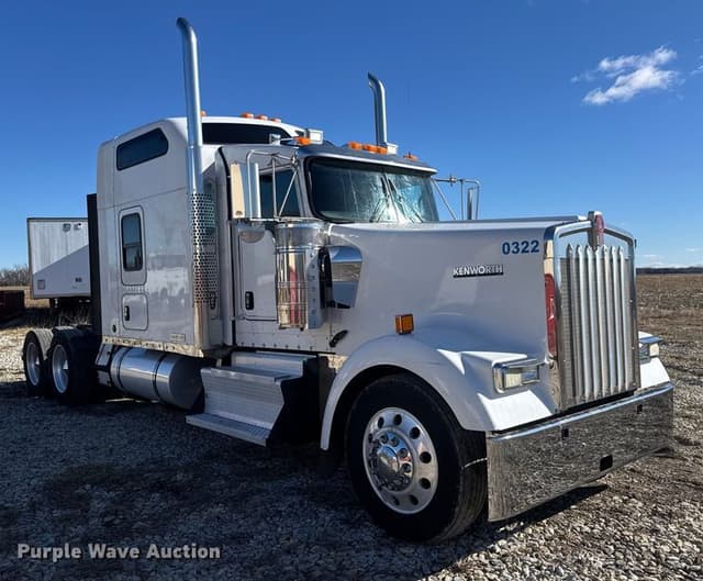 Image of Kenworth W900 equipment image 2