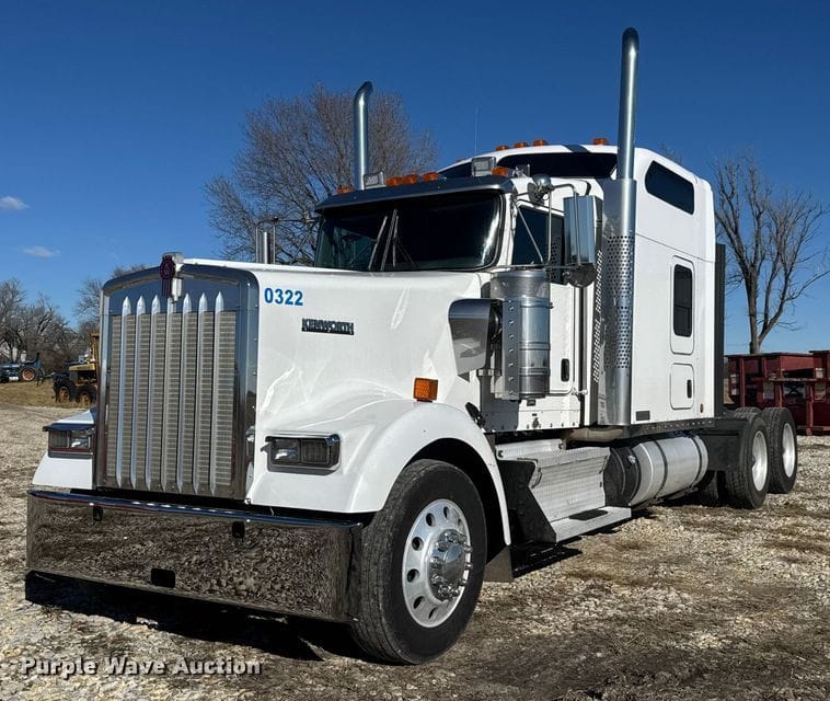 2014 Kenworth W900 Equipment Image0