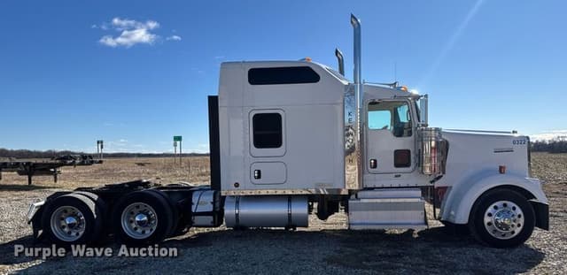 Image of Kenworth W900 equipment image 3