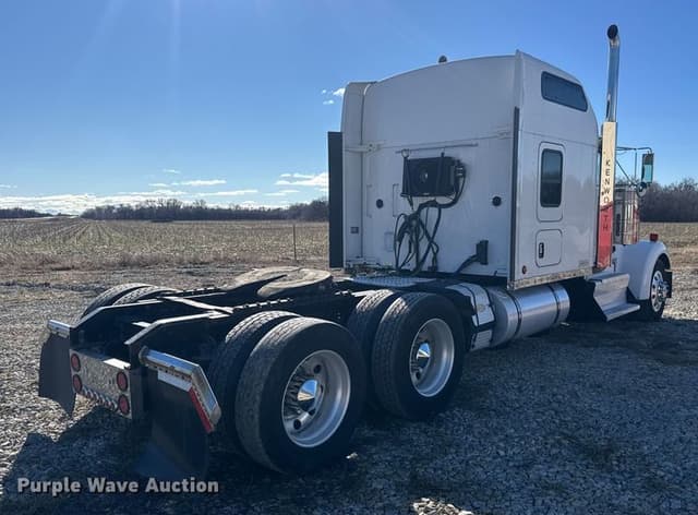 Image of Kenworth W900 equipment image 4