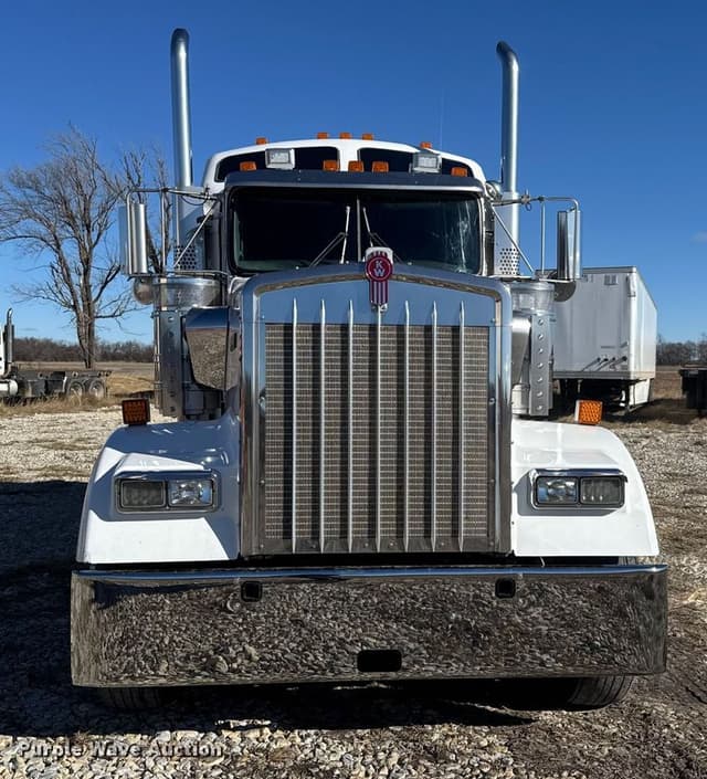 Image of Kenworth W900 equipment image 1
