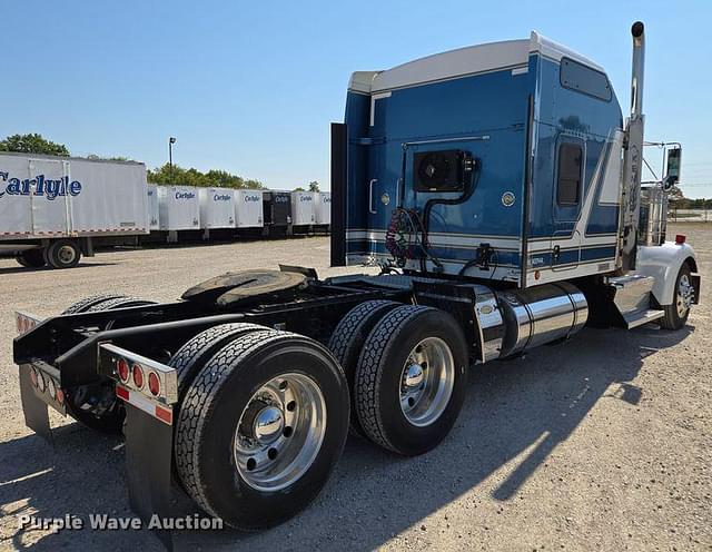 Image of Kenworth W900 equipment image 4