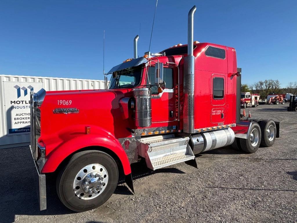 Image of Kenworth W900 Primary image