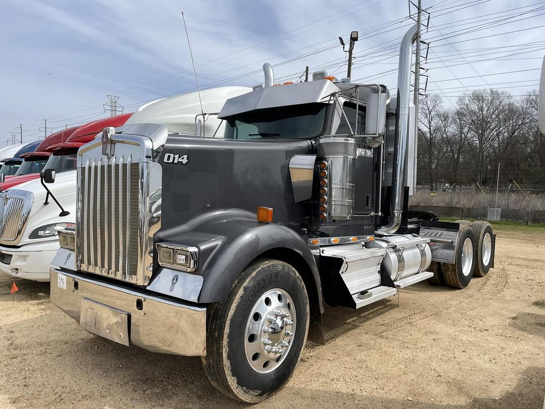 Image of Kenworth W900L Primary image