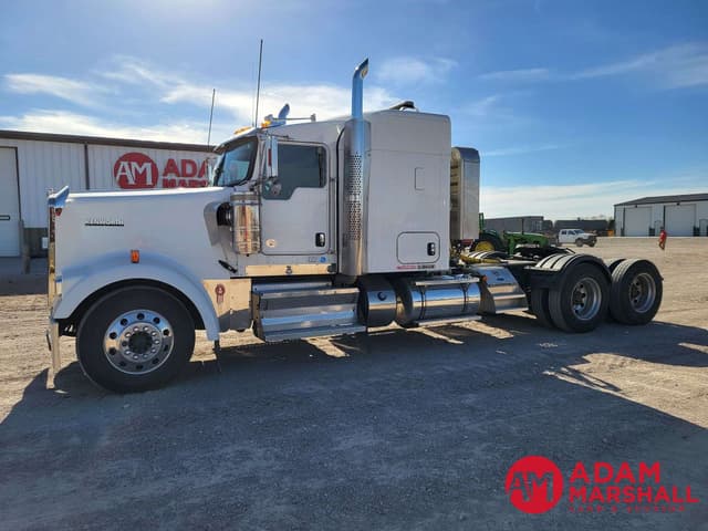 Image of Kenworth W900L equipment image 4