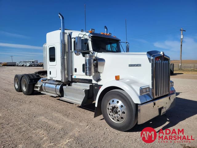 Image of Kenworth W900L equipment image 1