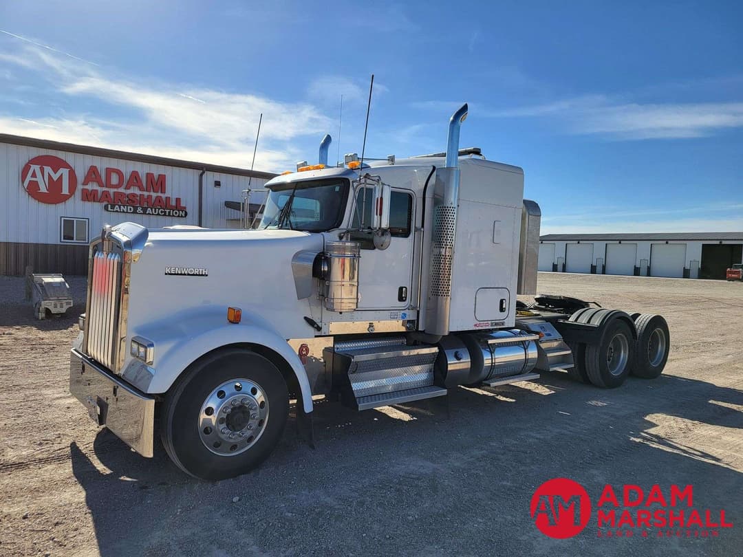 Image of Kenworth W900L Primary image