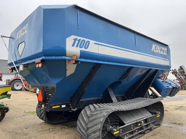 Image of Kinze 1100 equipment image 2