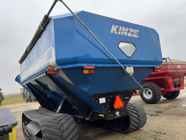 Image of Kinze 1100 equipment image 3