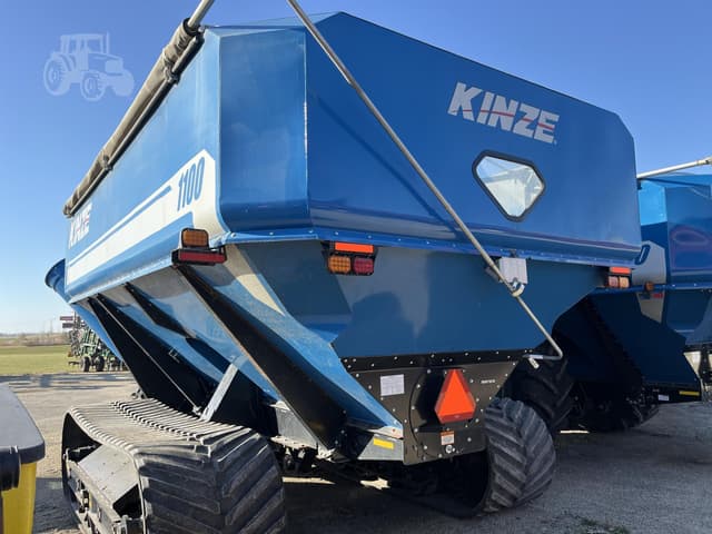 Image of Kinze 1100 equipment image 1