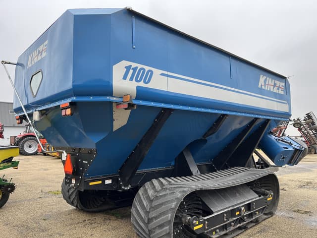 Image of Kinze 1100 equipment image 2