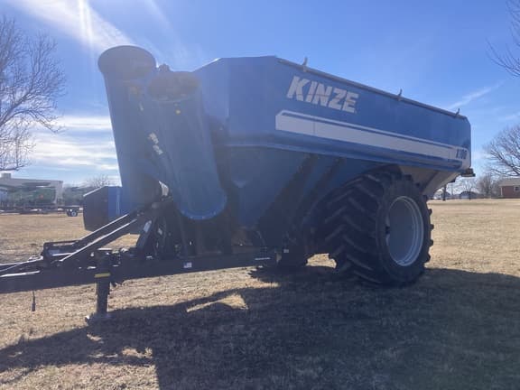 Image of Kinze 1100 equipment image 4