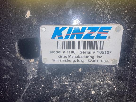 Image of Kinze 1100 equipment image 3