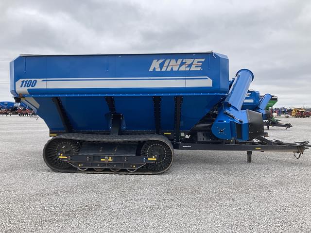 Image of Kinze 1100 equipment image 1