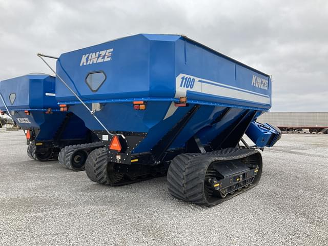 Image of Kinze 1100 equipment image 2