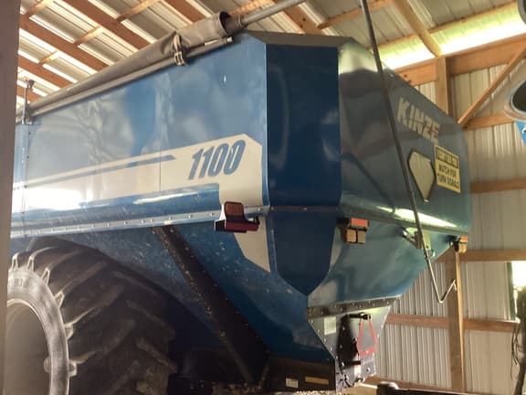 Image of Kinze 1100 equipment image 3