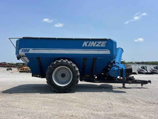 Image of Kinze 1100 equipment image 2