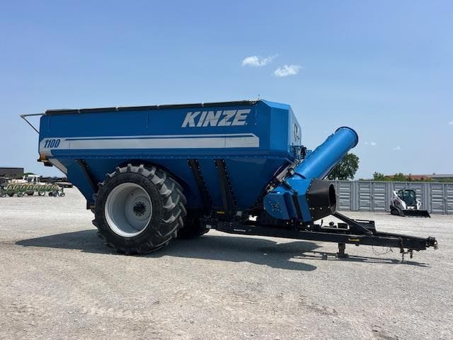 Image of Kinze 1100 equipment image 1