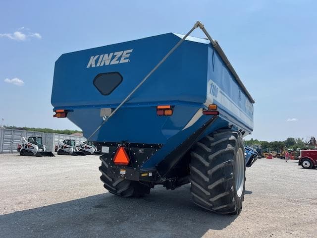 Image of Kinze 1100 equipment image 4