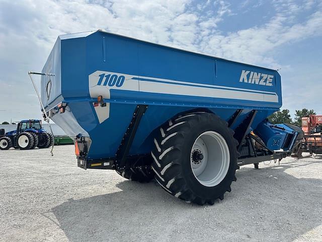 Image of Kinze 1100 equipment image 4