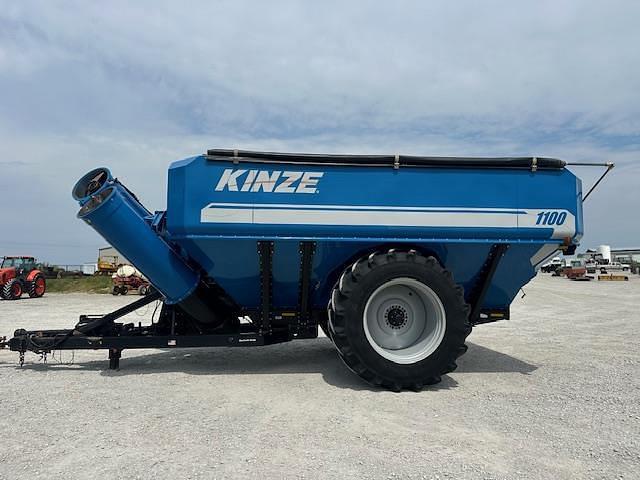 Image of Kinze 1100 equipment image 1