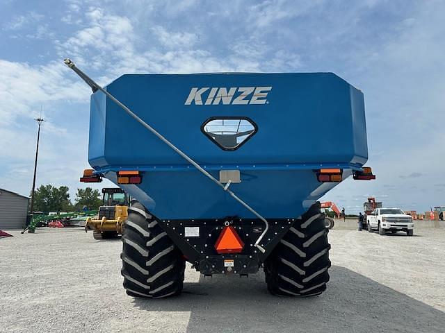 Image of Kinze 1100 equipment image 3