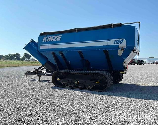 Image of Kinze 1100 equipment image 2