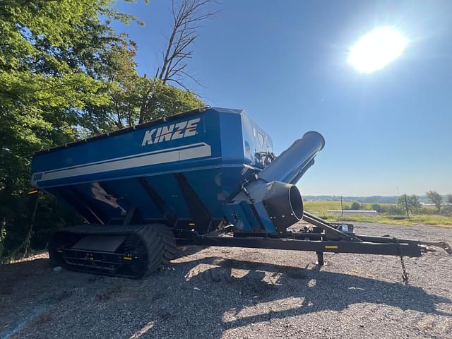 Image of Kinze 1300 equipment image 1