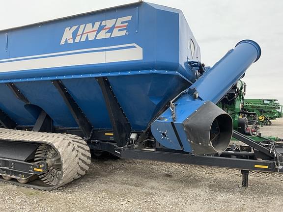 Image of Kinze 1300 equipment image 2