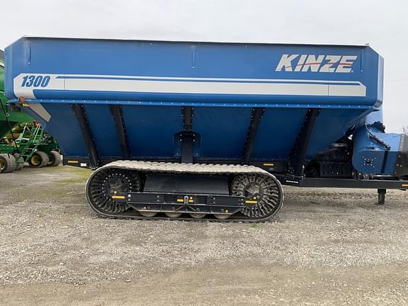 Image of Kinze 1300 equipment image 4