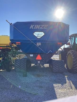 Image of Kinze 1300 equipment image 1