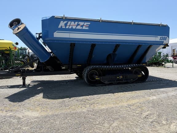 Image of Kinze 1300 equipment image 4