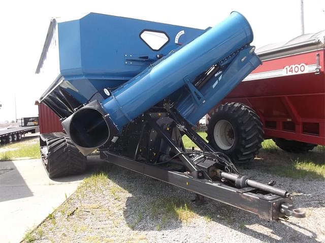 Image of Kinze 1300 equipment image 2