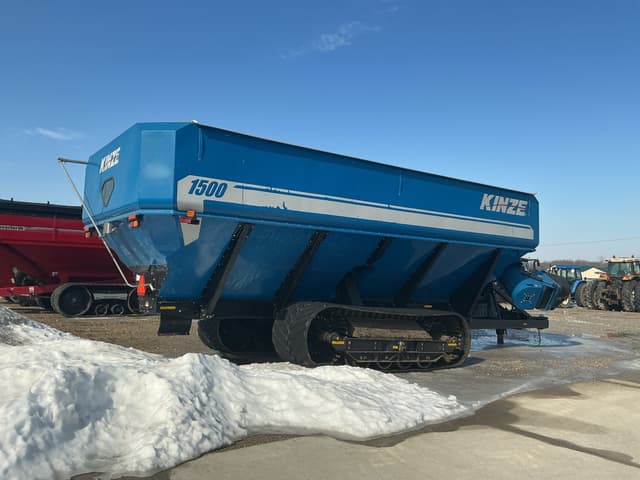 Image of Kinze 1500 equipment image 2
