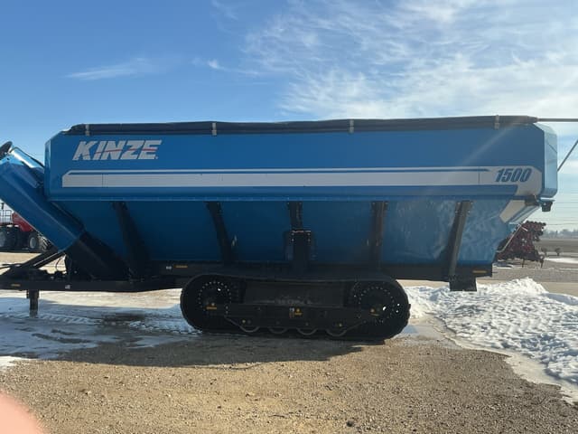 Image of Kinze 1500 equipment image 3