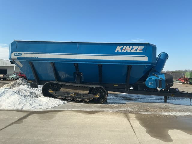 Image of Kinze 1500 equipment image 1