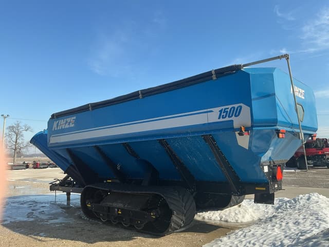 Image of Kinze 1500 equipment image 4