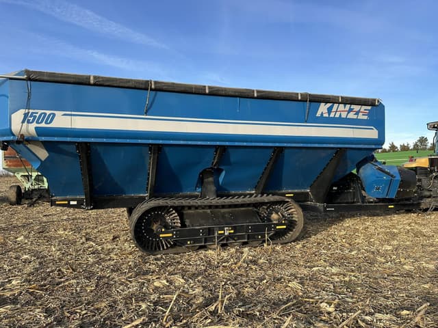 Image of Kinze 1500 equipment image 3