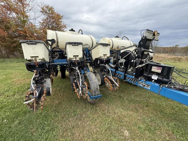 Image of Kinze 3200 equipment image 1