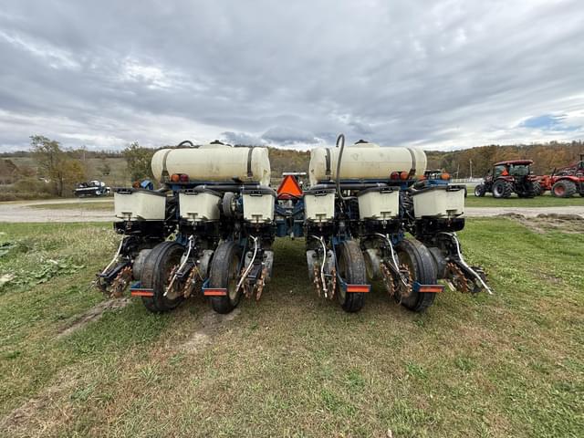 Image of Kinze 3200 equipment image 4