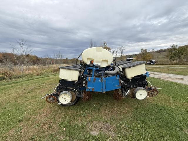 Image of Kinze 3200 equipment image 2