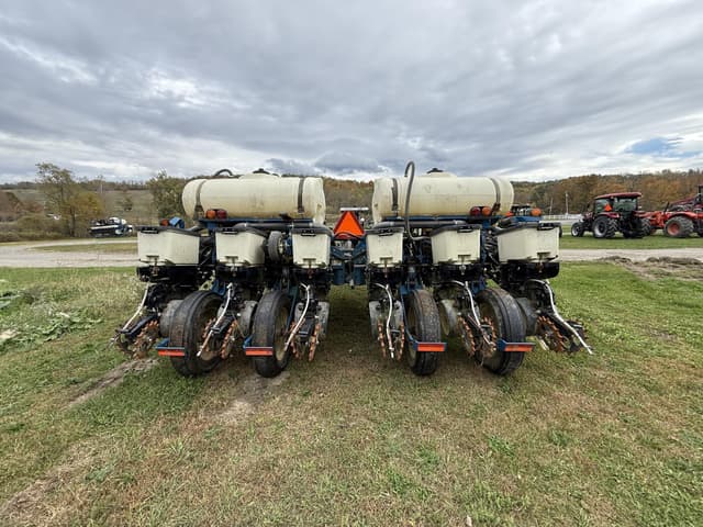 Image of Kinze 3200 equipment image 4