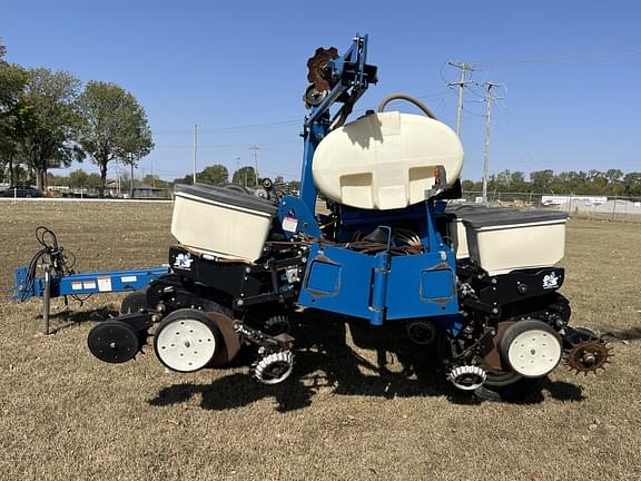 Image of Kinze 3200 equipment image 1