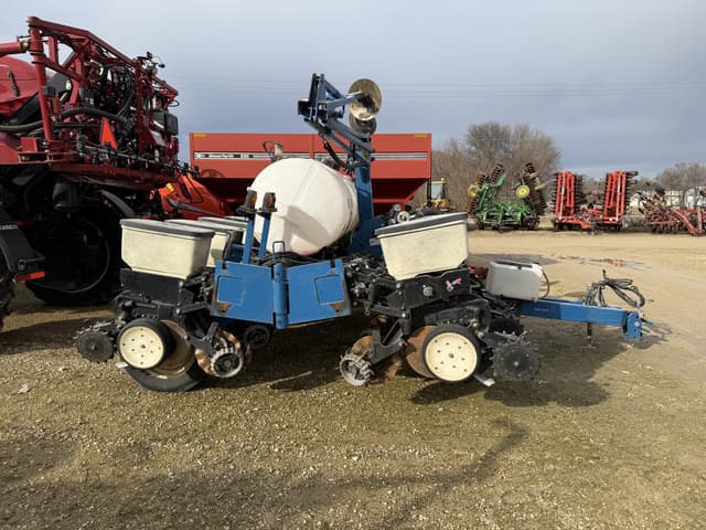 Image of Kinze 3200 equipment image 3