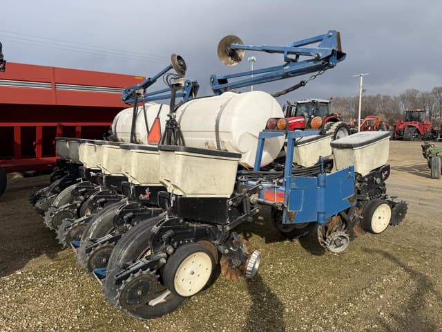 Image of Kinze 3200 equipment image 4