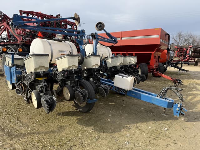Image of Kinze 3200 equipment image 2